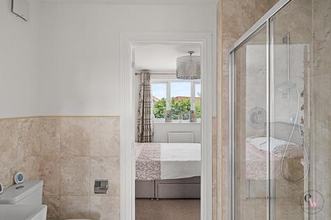 First Floor Jack &amp; Jill En Suite