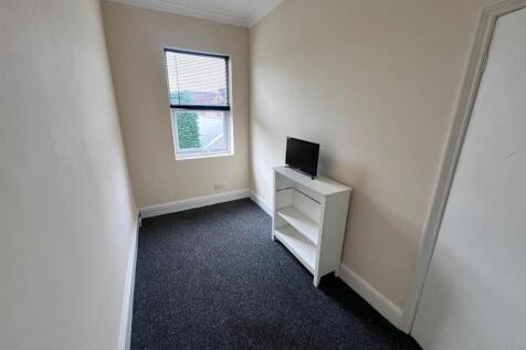 Bed 3.jpg