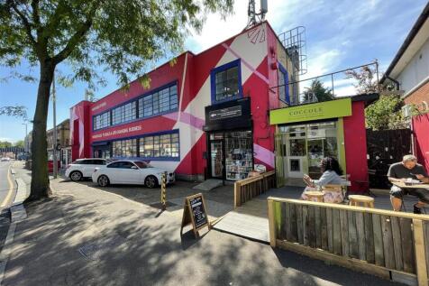 679HR Front Building3.jpg