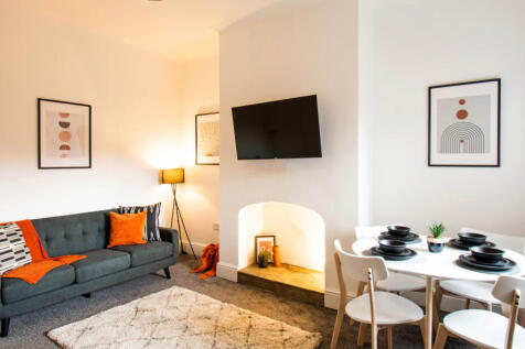 Captivating and Classy New to the Market HOUSESHA