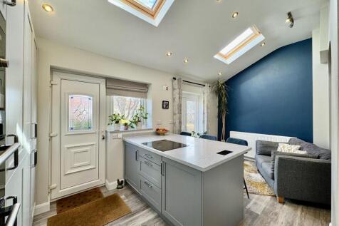 LIVING KITCHEN