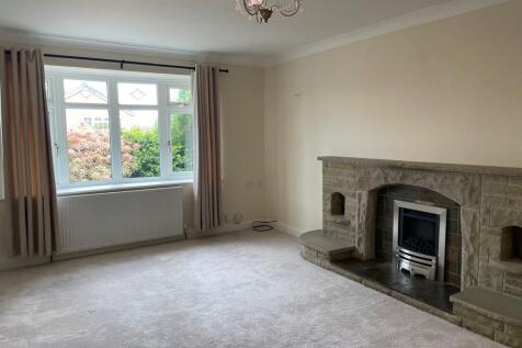 Woodhall Drive, Batley photo 4