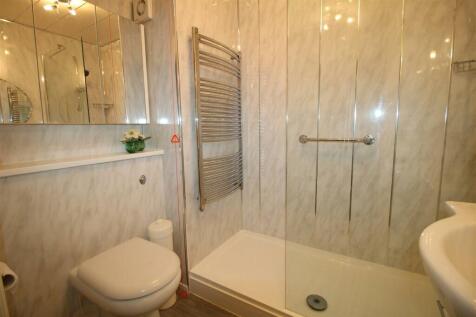 Lystra Court, 17 - Bathroom 2.JPG