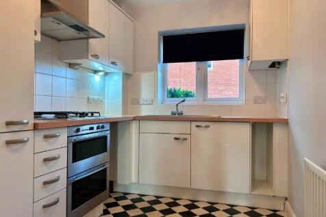 Tilehurst, RG31, Berkshire, P4222 photo 3