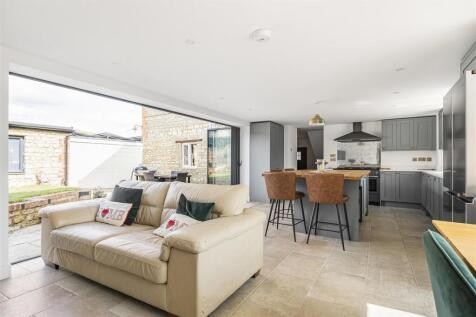 1 Kings Lane, Pury End