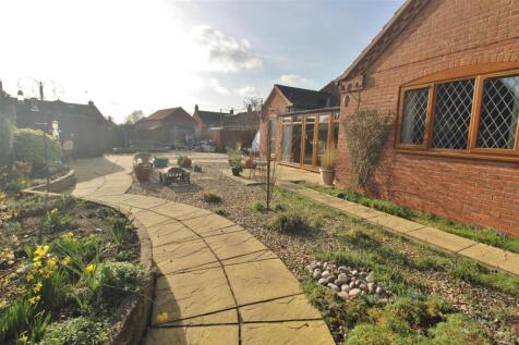 REAR GARDEN -