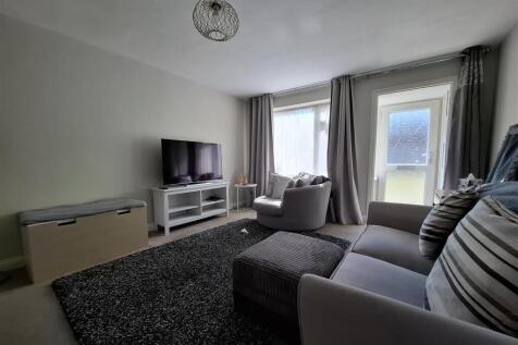 Glenwoods, Newport Pagnell, Buckinghamshire, MK16 0NF photo 3