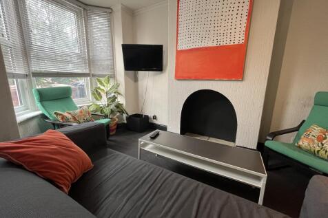 3 Bedroom Student House // July 2027 photo 3