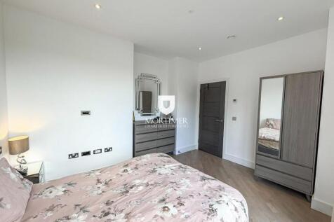 Beacon House, London, N14 photo 2