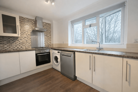 1 bed flat to rent Goodenough Way, London CR5