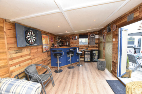 SUMMERHOUSE