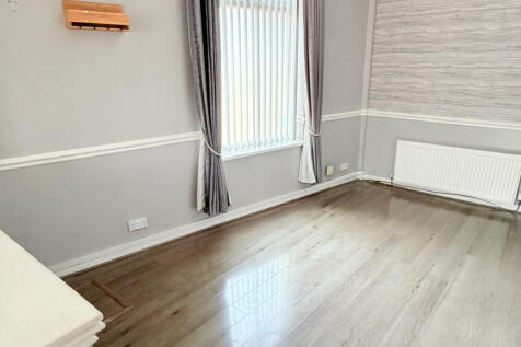 Market street, Droylsden, M43 7EA photo 3