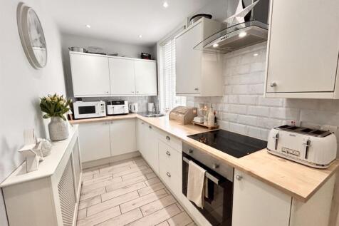 Kitchen 2.jpg