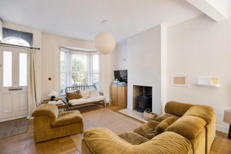 Chestnut Avenue, E7
