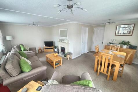 L Shaped Lounge/Diner