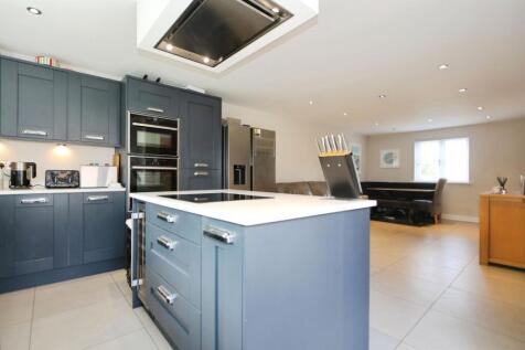 LIVING KITCHEN DINING