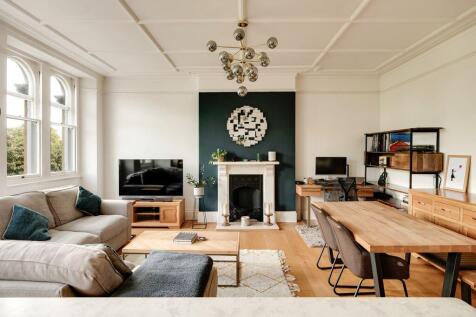 Sitting/Dining Room