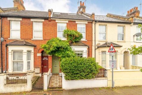 4-bed terraced on Cavendish Road, Balham, £5,500/mo