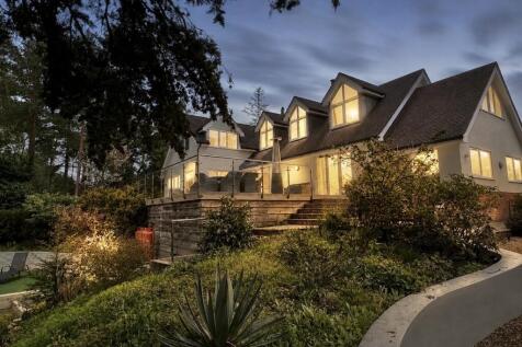 6 Bedroom Detached House for Sale