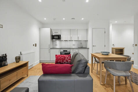 Living Area - Ang...