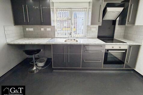 KITCHEN / LOUNGE