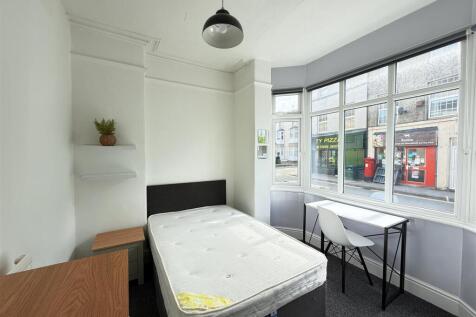 Bedroom 1.JPG