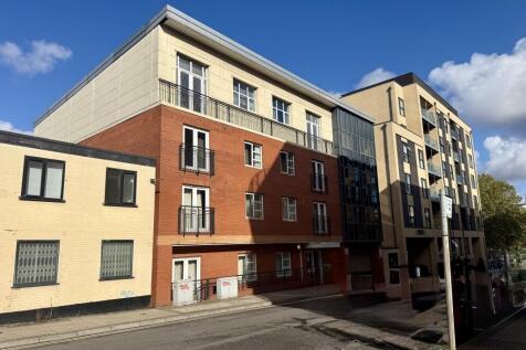2-bed flat on Qube Apartments, 21 Edward Street, Birmingham, B1 2RX, £1,050/mo