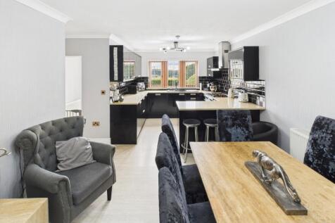 CAM04233G0-PR0027-STILL007