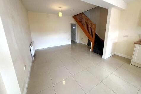 Woking, Surrey, GU21 photo 3
