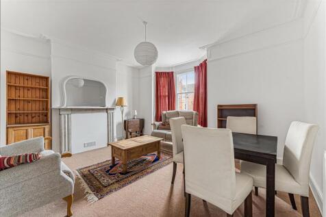 BAY WINDOWED RECEPTION ROOM.jpeg