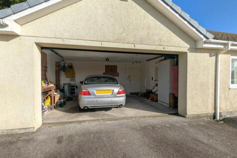 Garage from the front