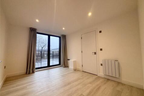 Farnborough Road, Farnborough, Hampshire, GU14 photo 3