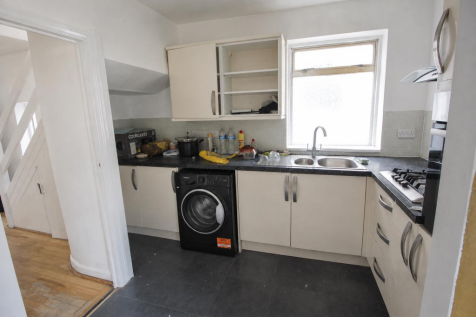 Open Plan Kitchen / Dining Area