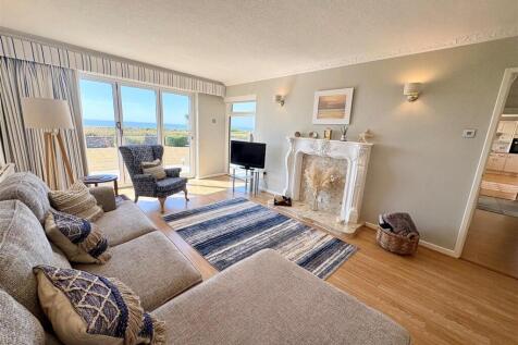 6 Rest Bay Close, Porthcawl, CF36 3UN photo 3