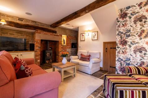 5 bed, 4 bath Semi-Detached in Sheffield - Photo 3