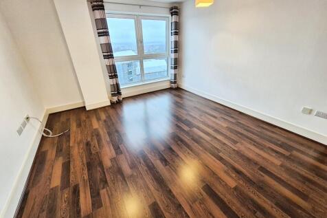 Lounge/Dining Roo...