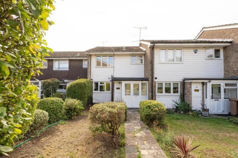 Village Close, E4