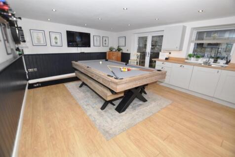 Kitchen/dining/family room