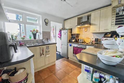 Kitchen (2).jpg