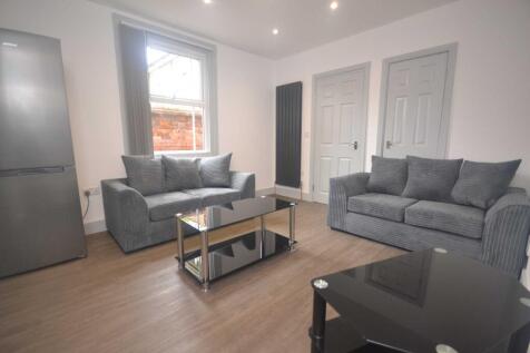 4-bed flat on Donnington Road, Reading, £3,180/mo