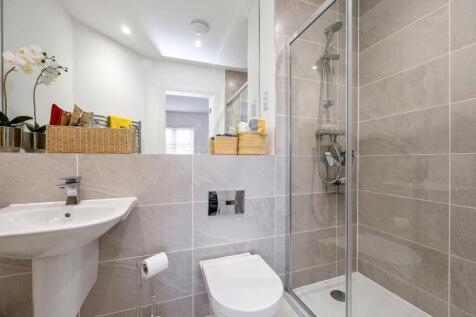 Guest Bedroom En-Suite