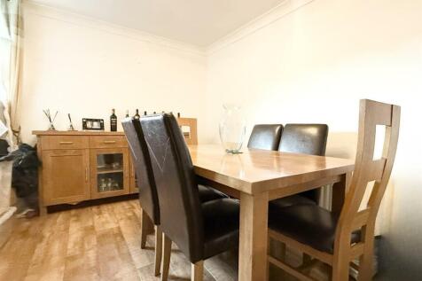 Dining Room/Bedroom 5