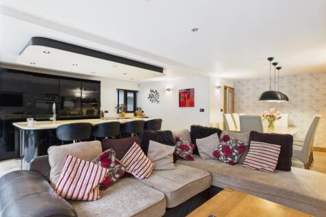 CAM03729G0-PR0082-STILL009