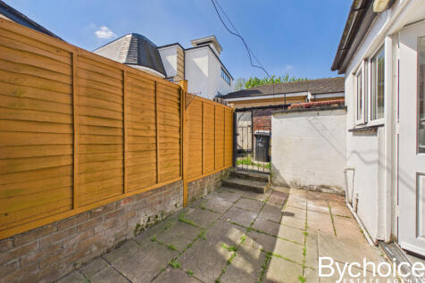 CAM05454G0-PR0159-STILL019