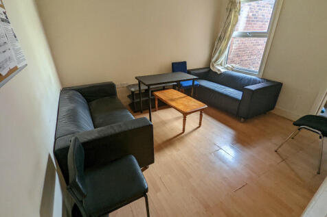 Grange Avenue, Reading, Berkshire, RG6 photo 4