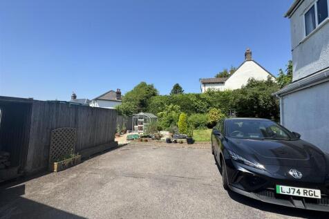 PRIVATE DRIVEWAY