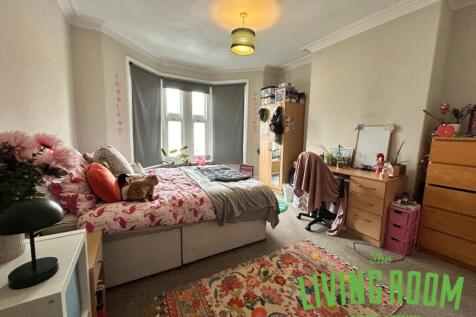 6-bed house on Pen-Y-Wain Road, Heath, Cardiff, £3,240/mo