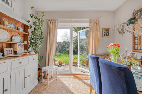 Dining room (2)
