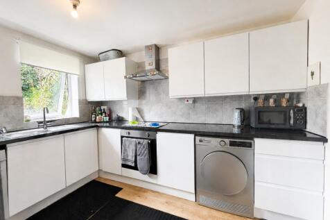 Corn Street, Witney, Oxfordshire photo 3
