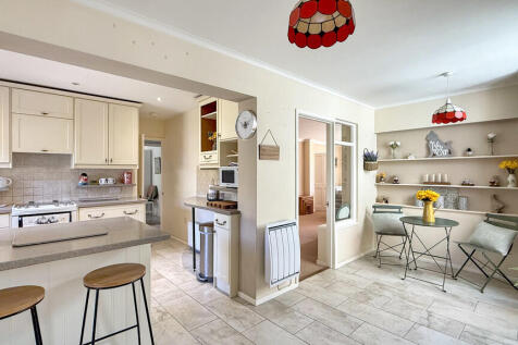 Kitchen/breakfast...